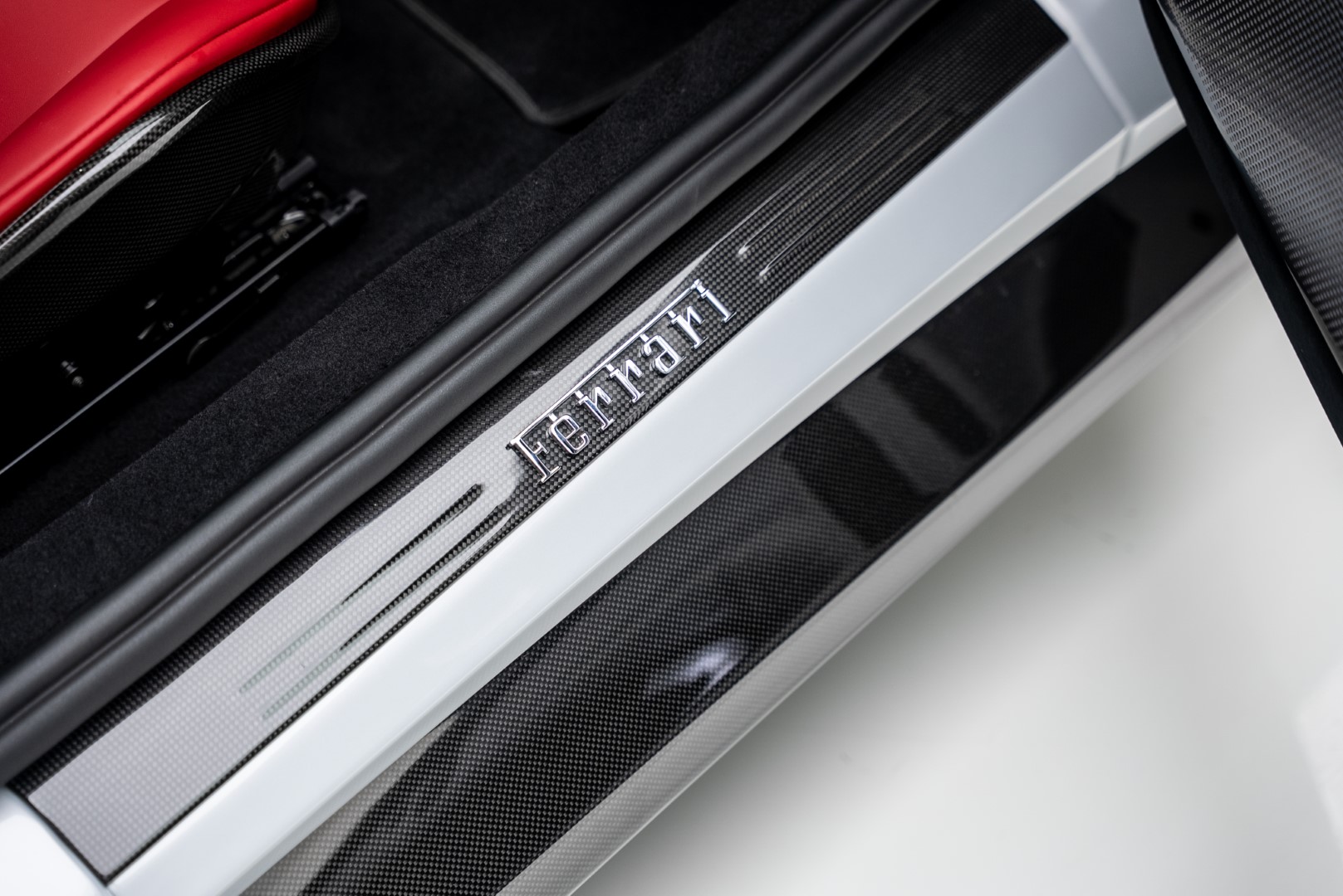 2025 FERRARI 12 CILINDRI. 7 YEARS MAIN DEALER SERVICE. FULL CARBON EXTERIOR. CUSTOM SPECIFICATIONS.